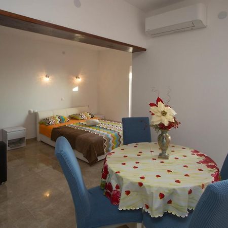 Villa Nives Holiday Apartment Rentals Podstrana Exterior photo