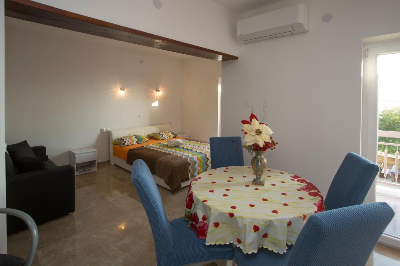 Villa Nives Holiday Apartment Rentals Podstrana Exterior photo