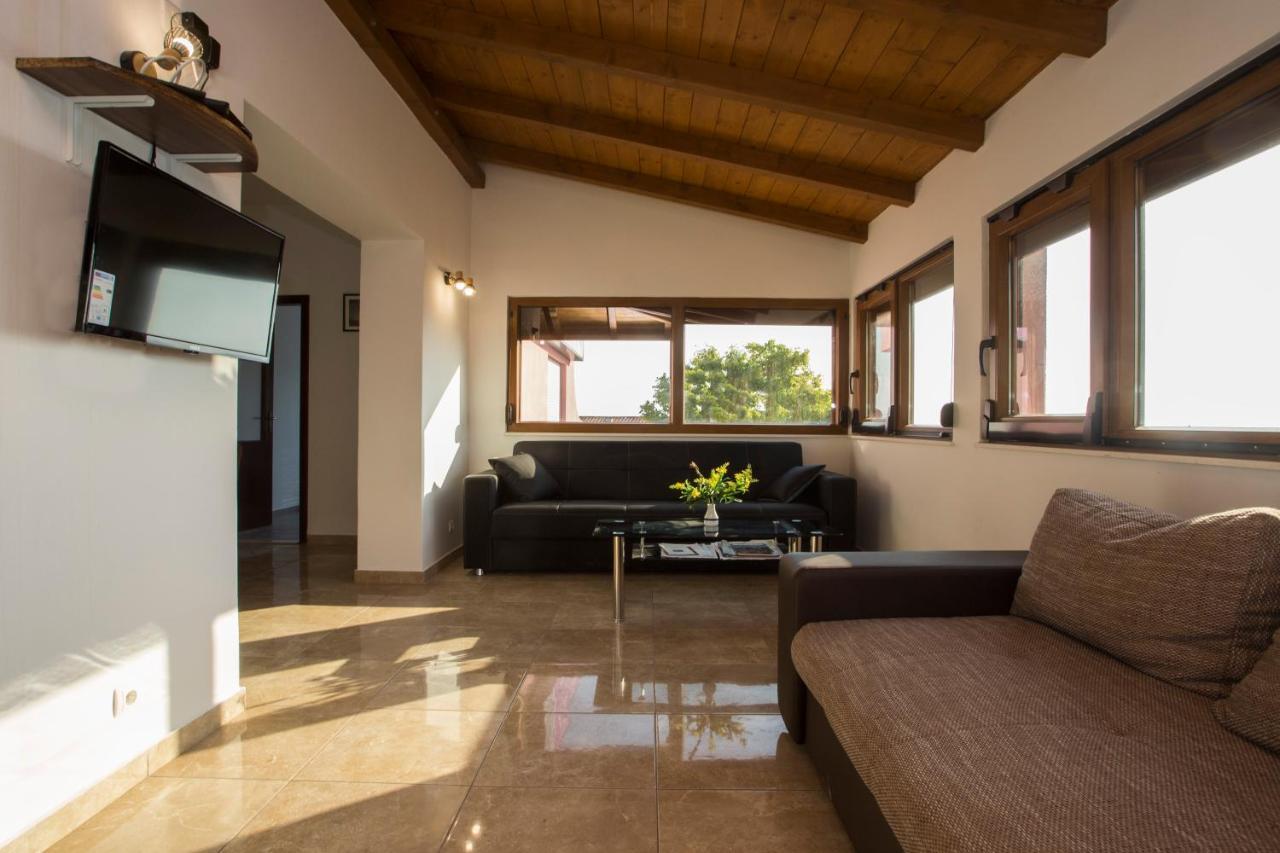 Villa Nives Holiday Apartment Rentals Podstrana Exterior photo