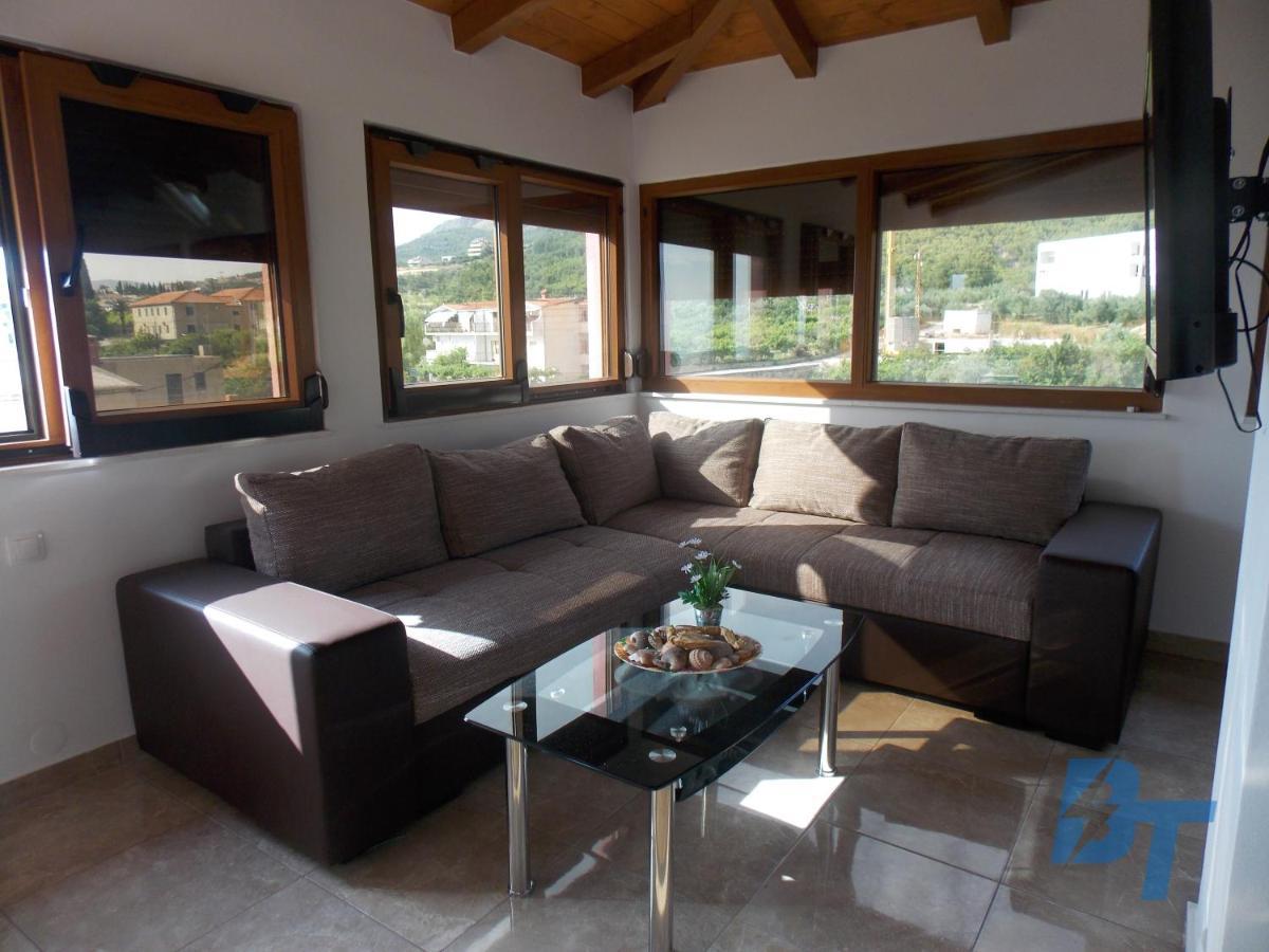 Villa Nives Holiday Apartment Rentals Podstrana Exterior photo