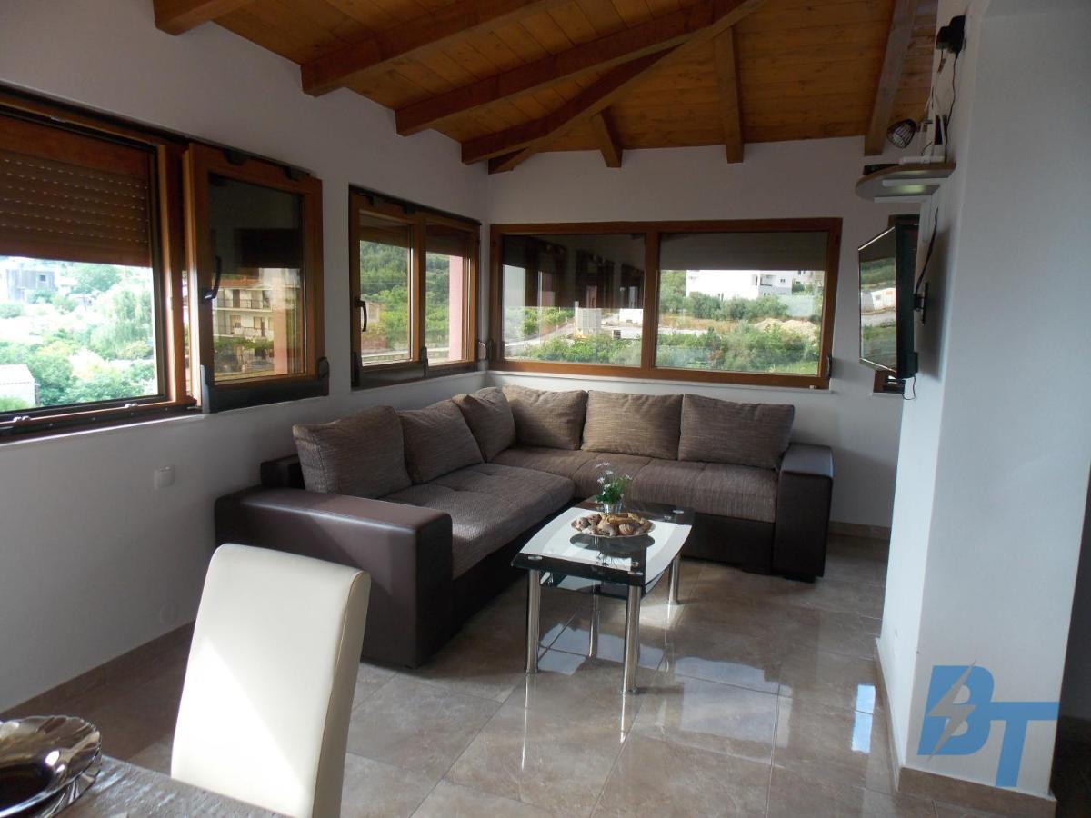 Villa Nives Holiday Apartment Rentals Podstrana Exterior photo
