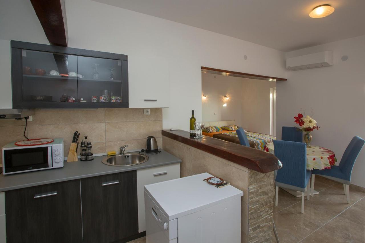 Villa Nives Holiday Apartment Rentals Podstrana Exterior photo